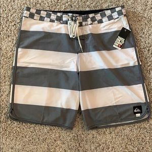 QuikSilver Mens Board Shorts (36” waist)